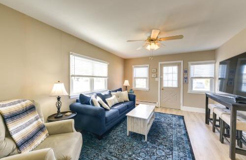 Villas House | Cozy Villas Cottage with Deck, half Block to Beach!