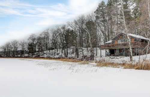Walker Cabin | Cozy Vintage Cabin Right on the Lake. Bedroom, Lower Level & Loft. Sleeps 4.