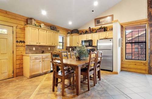 Branson Theater District Cabin | Cozy Walk-in Cabin with Gas Fireplace - 2 Minutes from Branson Shopping!