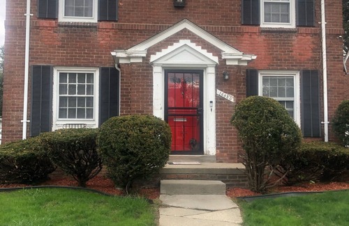 Detroit House | COZY WARM 82 Year old Colonel Home with private rooms