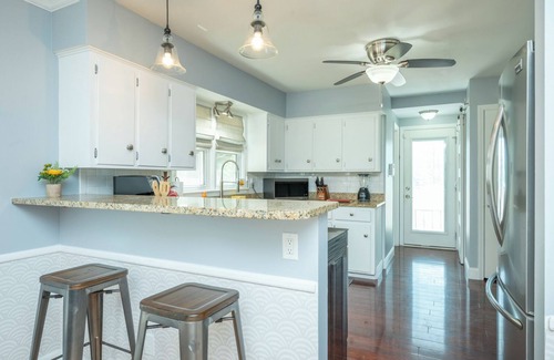 Des Moines House | Cozy Waterbury VRBO next to Willow on Grand Events Center and Val Air Ballroom