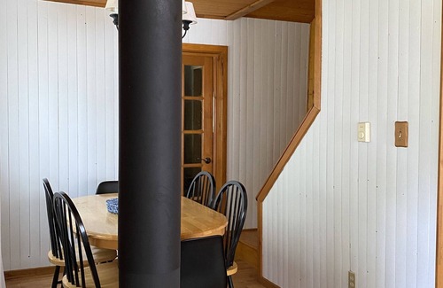 Val-des-Monts Cottage | Cozy Waterfront Cottage on a Private Pristine Lake
