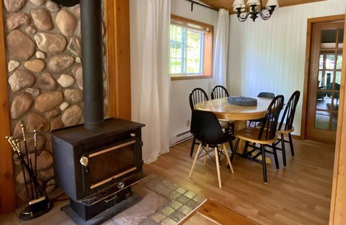 Val-des-Monts Cottage | Cozy Waterfront Cottage on a Private Pristine Lake