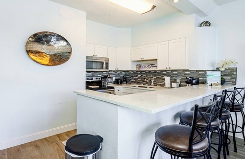 Marco Island Condo | Cozy Waterfront Condo with Stunning Sunsets