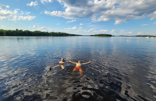 Val-des-Monts Cabin | Cozy waterfront cottage on Lac-Huote 1 hour from Ottawa