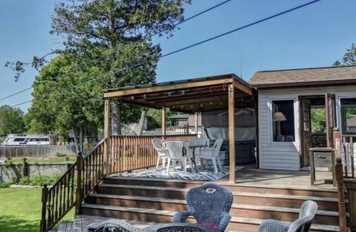 Selwyn Cottage | COZY WATERFRONT COTTAGE ON CHEMONG LAKE, ONLY 1.5HRS FROM TORONTO