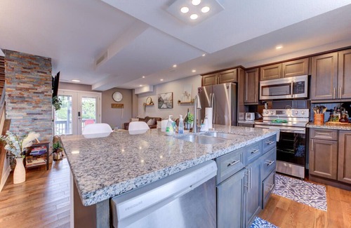 Port Dover Cottage | Cozy waterfront cottage in a tranquil area