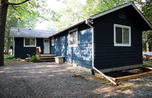 Gannon Village Cottage | Cozy Waterfront cottage on Buckhorn lake with hot tub