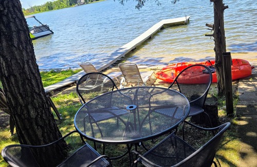 Scotts Cottage | Cozy Waterfront Cottage with Sandy Beach. Family friendly near many attractions.