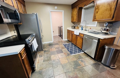 Madison House | Cozy waterfront home located on the Ross Barrett Reservoir in Madison, MS!