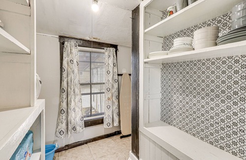 West Haven Apartment | Cozy West Haven Condo w/ Views, Walk to Beach!