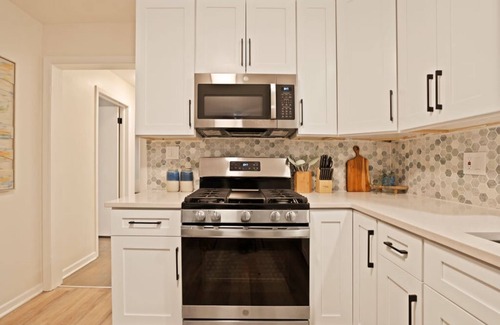 Hillside House | Cozy Westchester Retreat Near Chicago & Parks | LCP Collection