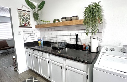 El Paso House | Cozy Westside Escape - Close to I 10 - Mesa - Doniphan