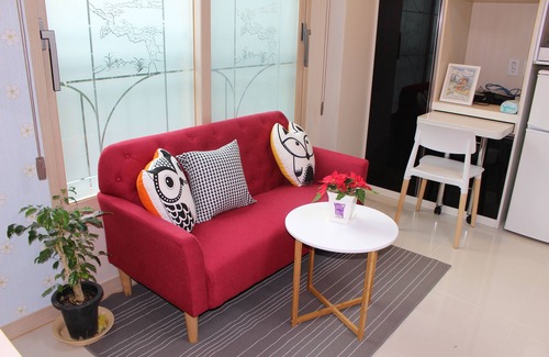 Eunpyeong-gu Apartment | cozy white house near old palace