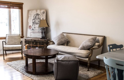 Red Deer House | Cozy whole house 4BD/2BTH.WIFI.Kitchen & kitchenette