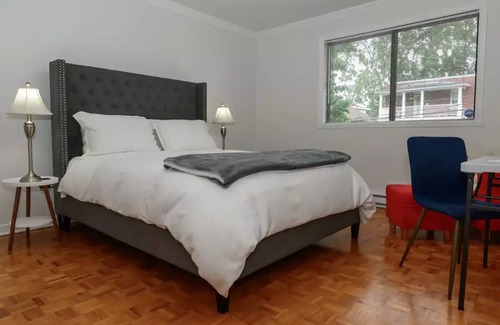 Cartierville House | Cozy with sauna down by the boardwalk