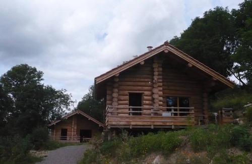 Saint-Martin-la-Sauvete Cottage | Cozy wooden chalet with terrace, internet, and pets allowed