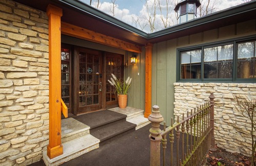 Indianapolis House | Cozy Wooded Lodge - 15 mins to Indy