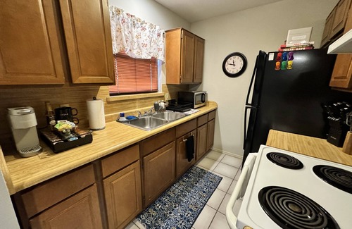 Southwest Carrollton Apartment | Cozy Work Retreat in North Dallas-Addison Area…Pet Friendly!