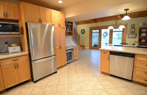 East Haven House | Cozy, year round beachside cottage just steps to the water
