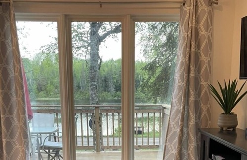 Joly Cottage | Cozy Year Round Cottage on Forest Lake