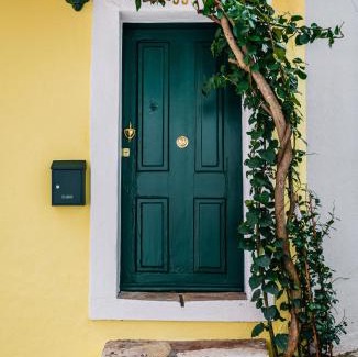 Merces House | Cozy Yellow House Bairro Alto