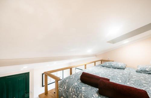 Merces House | Cozy Yellow House Bairro Alto