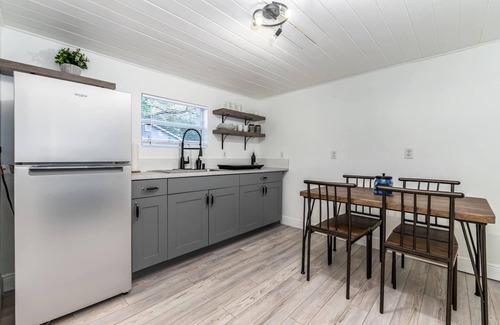 Old Seminole Heights Apartment | Cozy Yet Modern Studio Located Nearby Busch Gardens, ZOO Tampa & More!