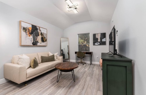 Old Seminole Heights Apartment | Cozy Yet Modern Studio Located Nearby Busch Gardens, ZOO Tampa & More!
