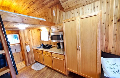 Forks House | Cozy Yet Spacious, Tiny House on Tires