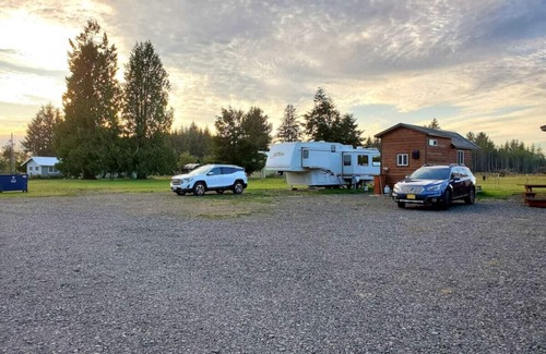 Forks House | Cozy Yet Spacious, Tiny House on Tires