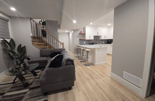 Rosemount Apartment | Cozy2Bedroom Basement Apartment.5mins walk2key amenities & malls.Family-friendly