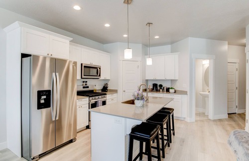 Bluffdale House | COZY4BRw/2-KingBeds in the heart of Silicon Slope's