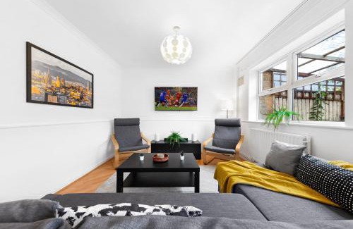 Poplar Apartment | Cozylease 3-Bed Canary wharf Retreat,Near 02
