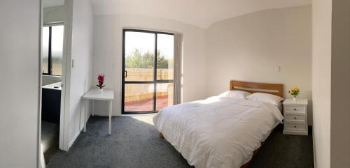 Auckland House | CozyNest4-private entrance and bath