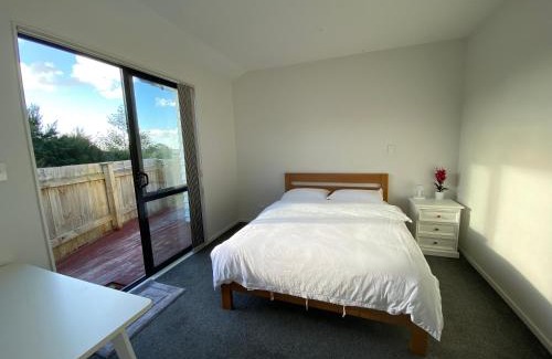 Auckland House | CozyNest4-private entrance and bath