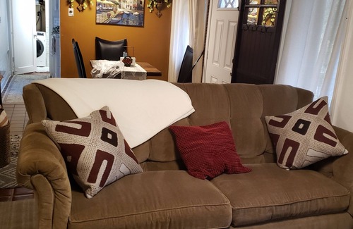 SeaTac House | CozyPrivate Peaceful 7mins>Airport Front Door Parking Pet Friendly Lodge Duplex