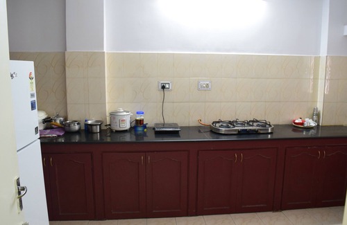 Thousand Lights West Apartment | Cozystay near Hotel Taj Coromandal - Room No.3