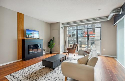 Mill District Apartment | CozySuites 2BR Mill District with pool, gym # 01