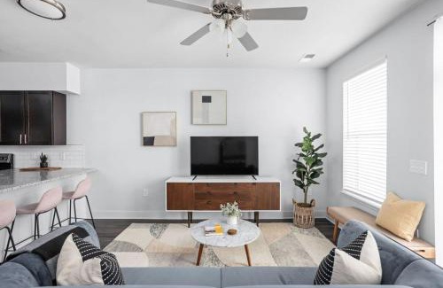 Indianapolis Apartment | CozySuites 2BR Modern Apt near the Fashion Mall
