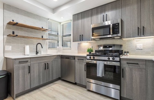 Pinnacle Peak Apartment | CozySuites at Kierland Commons with pool #13