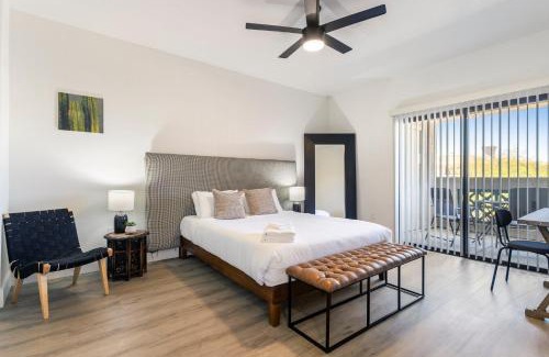 Kierland Apartment | CozySuites at Kierland Commons with pool#15