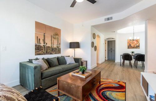 Kierland Apartment | CozySuites at Kierland Commons with pool #16