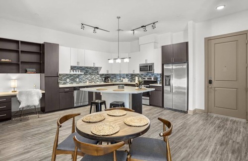 Tempe Apartment | CozySuites at Town Lake