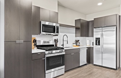 Glendale Sports and Entertainment District Apartment | CozySuites at Westgate