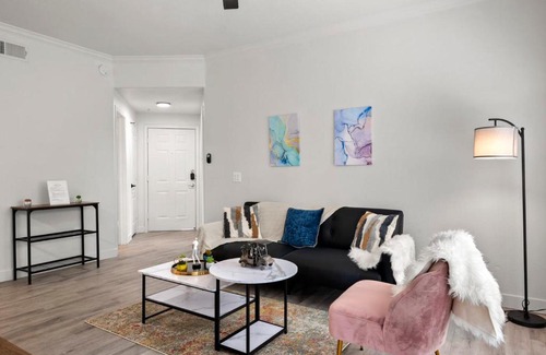 Chandler Apartment | CozySuites Chandler 2BR with 2 pools & Jacuzzi!