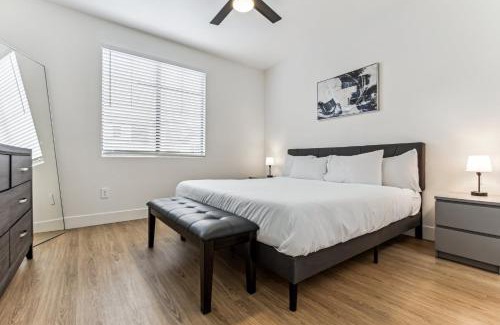 Glendale Sports and Entertainment District Apartment | CozySuites Glendale by the stadium with pool 21