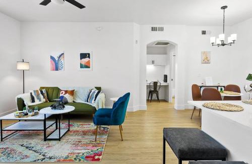 Glendale Sports and Entertainment District Apartment | CozySuites Glendale by the stadium with pool 01