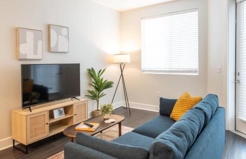 Central Business District Apartment | Cozysuites l Luxe 1BR in Downtown Cincinnati