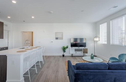Central Business District Apartment | Cozysuites l Luxe 2BR in Downtown Cincinnati #5